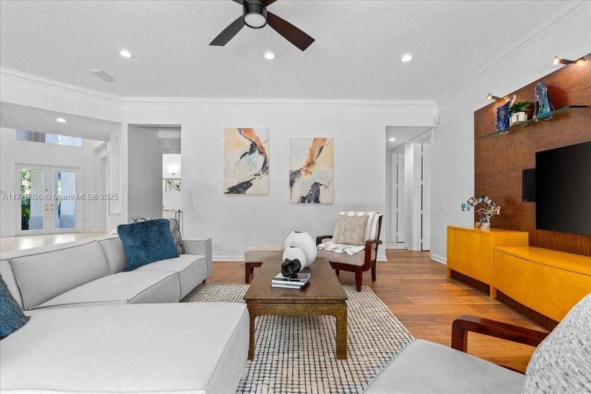 Small Image of 1427 VICTORIA ISLE DR, Weston Number 13