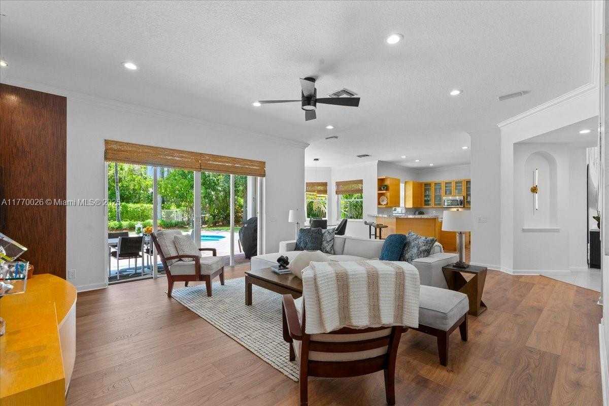 Small Image of 1427 VICTORIA ISLE DR, Weston Number 14