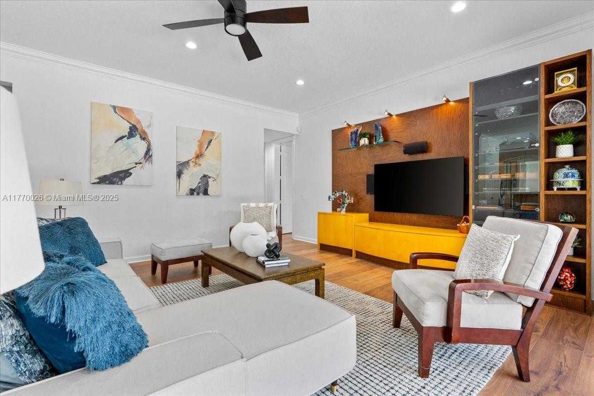Small Image of 1427 VICTORIA ISLE DR, Weston Number 16