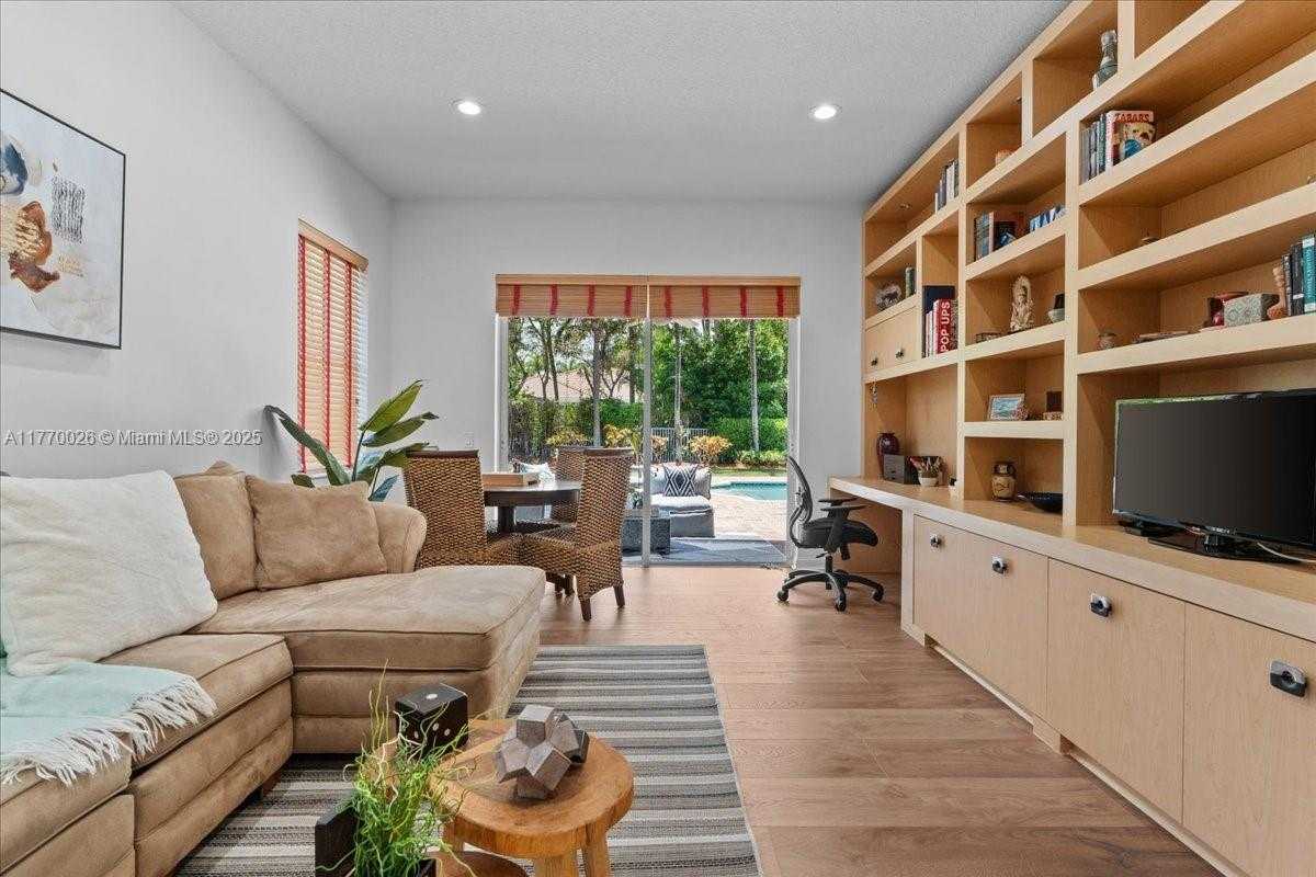Small Image of 1427 VICTORIA ISLE DR, Weston Number 17