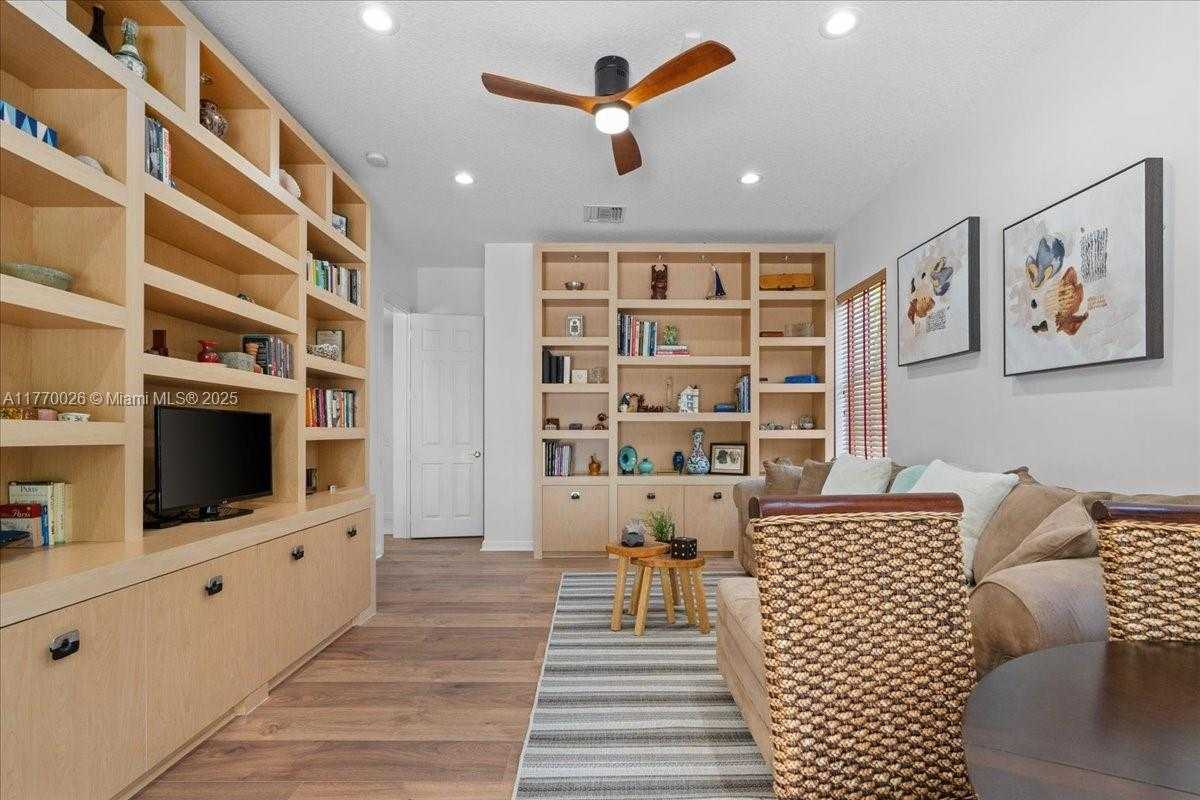 Small Image of 1427 VICTORIA ISLE DR, Weston Number 18