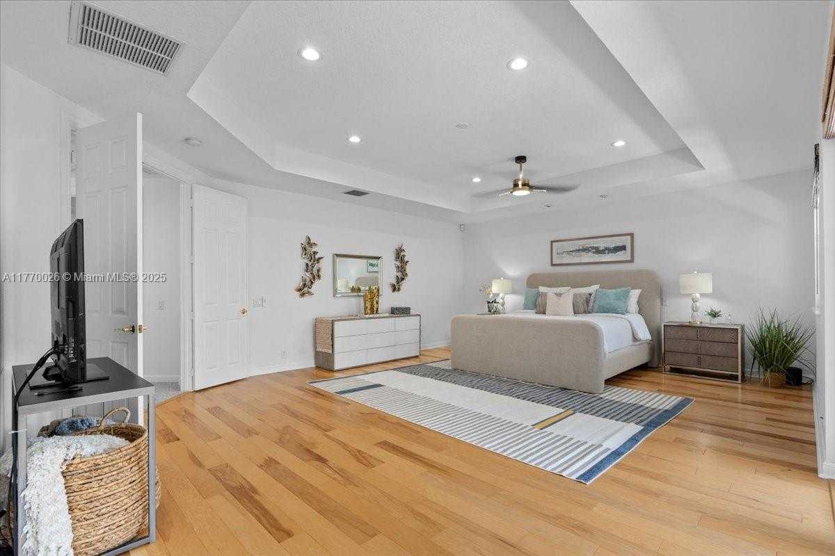 Small Image of 1427 VICTORIA ISLE DR, Weston Number 22
