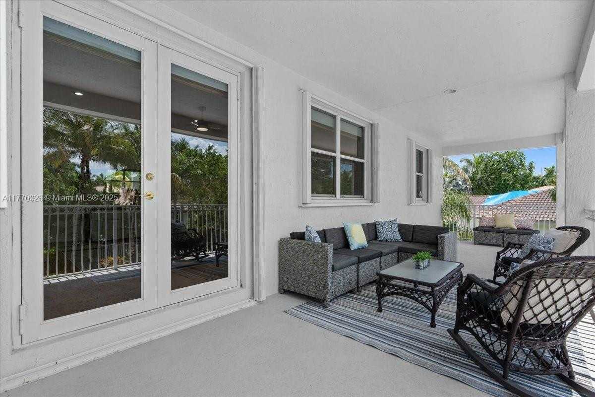 Small Image of 1427 VICTORIA ISLE DR, Weston Number 25