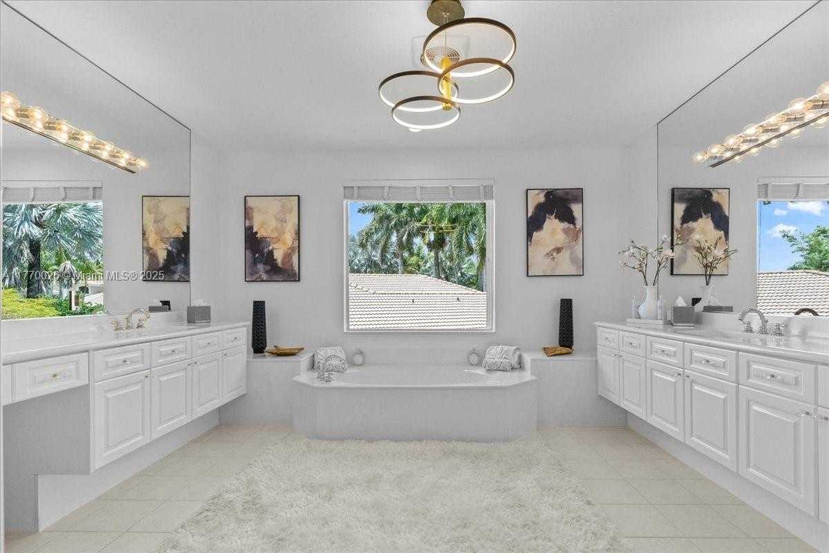 Small Image of 1427 VICTORIA ISLE DR, Weston Number 27