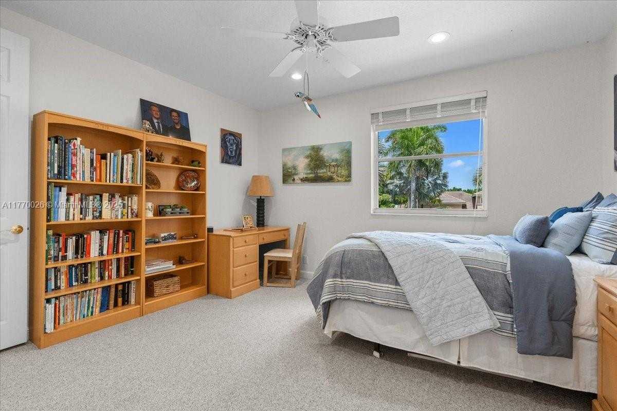Small Image of 1427 VICTORIA ISLE DR, Weston Number 29