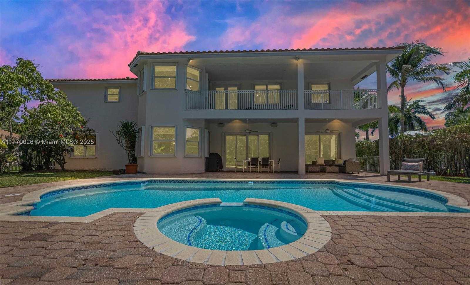 Small Image of 1427 VICTORIA ISLE DR, Weston Number 3