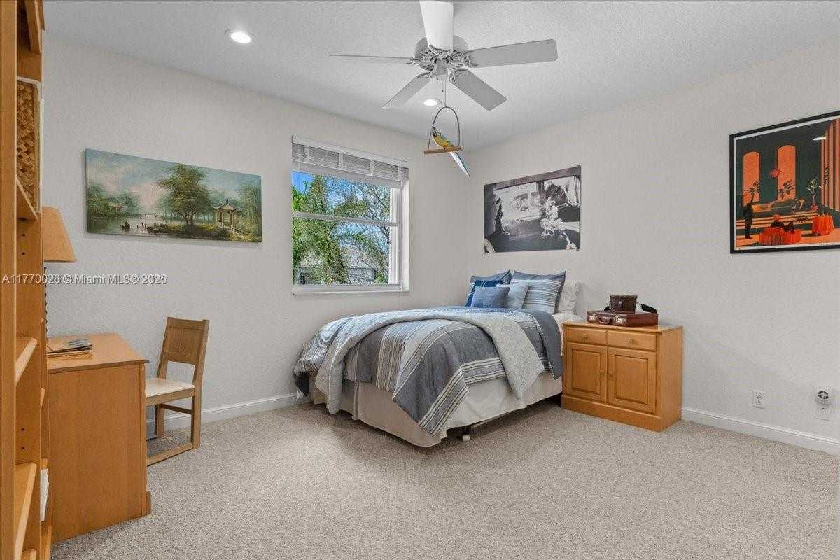 Small Image of 1427 VICTORIA ISLE DR, Weston Number 30
