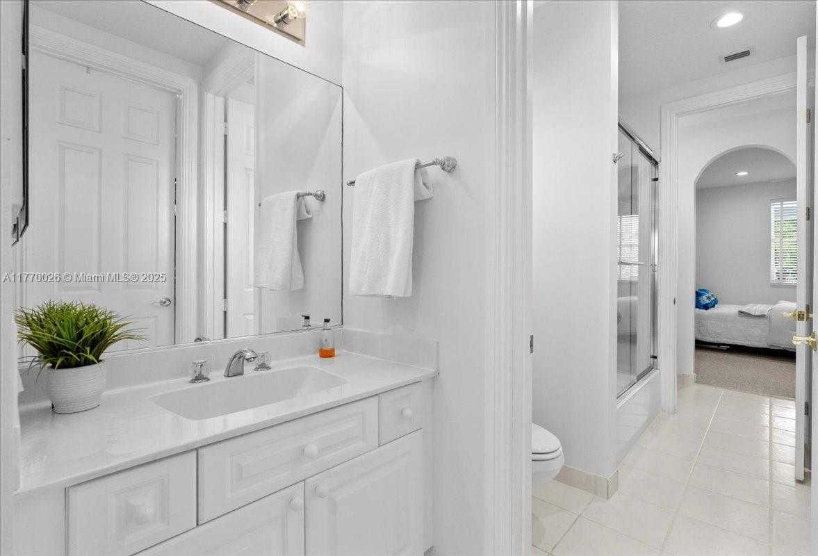Small Image of 1427 VICTORIA ISLE DR, Weston Number 31