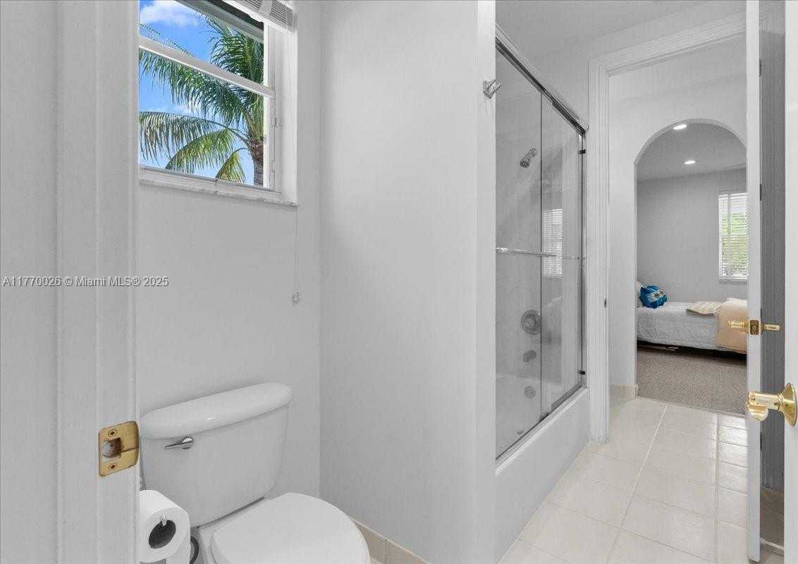 Small Image of 1427 VICTORIA ISLE DR, Weston Number 32