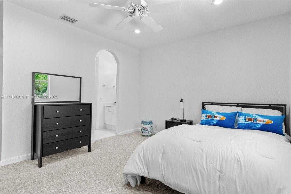Small Image of 1427 VICTORIA ISLE DR, Weston Number 34