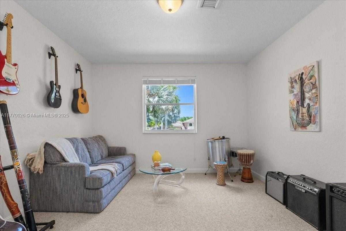 Small Image of 1427 VICTORIA ISLE DR, Weston Number 35