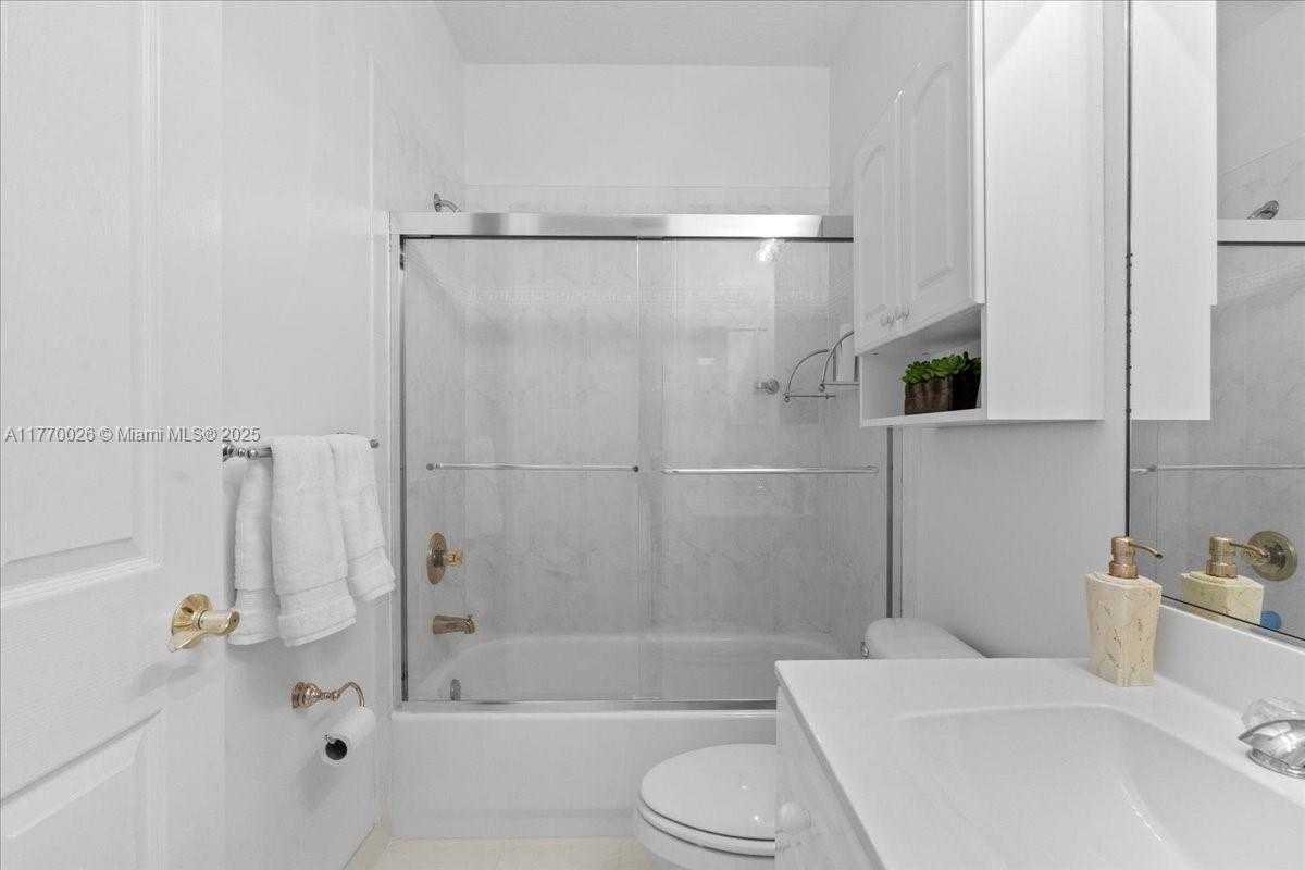 Small Image of 1427 VICTORIA ISLE DR, Weston Number 36