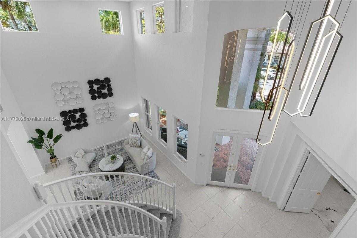 Small Image of 1427 VICTORIA ISLE DR, Weston Number 4