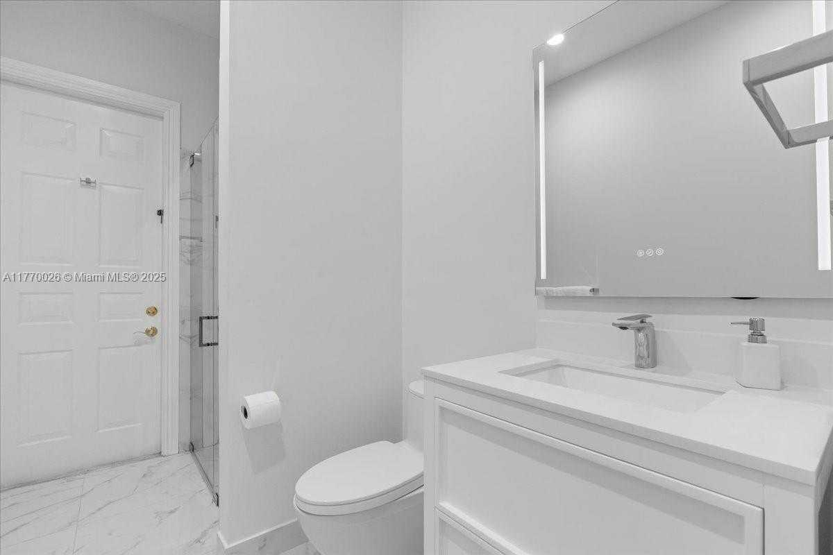 Small Image of 1427 VICTORIA ISLE DR, Weston Number 41