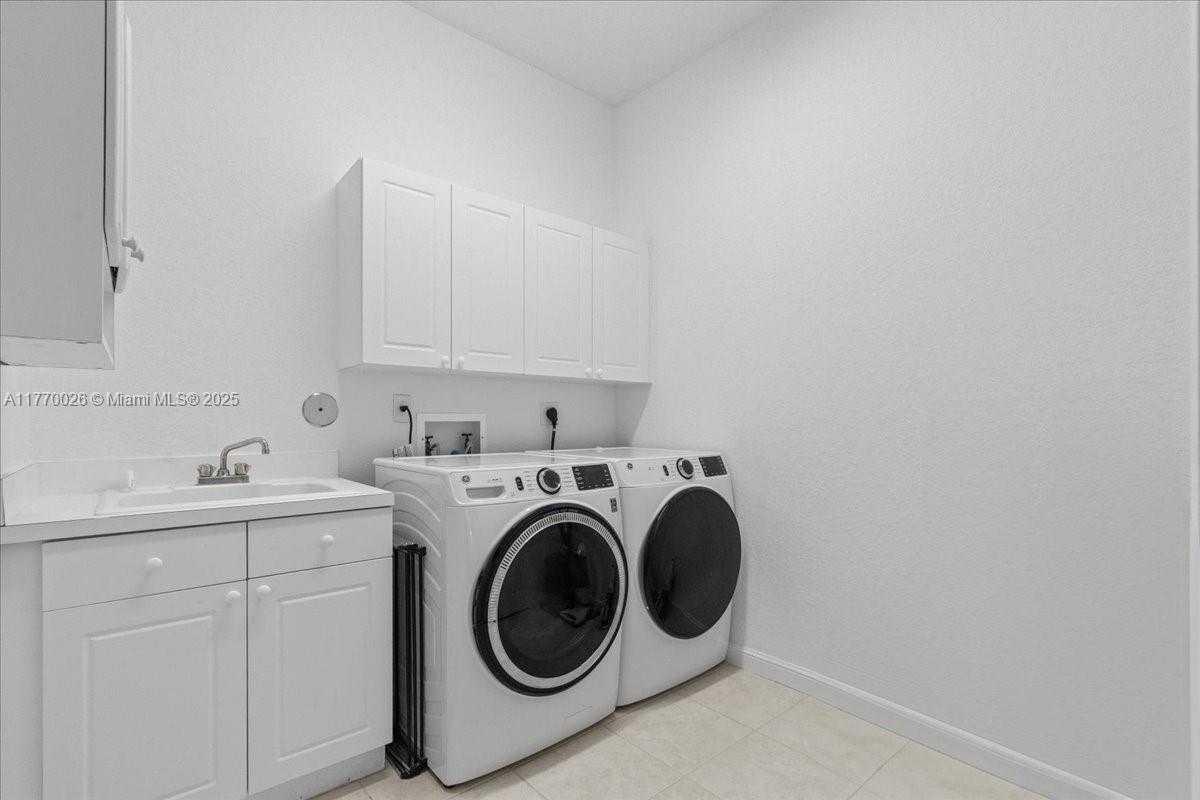 Small Image of 1427 VICTORIA ISLE DR, Weston Number 42