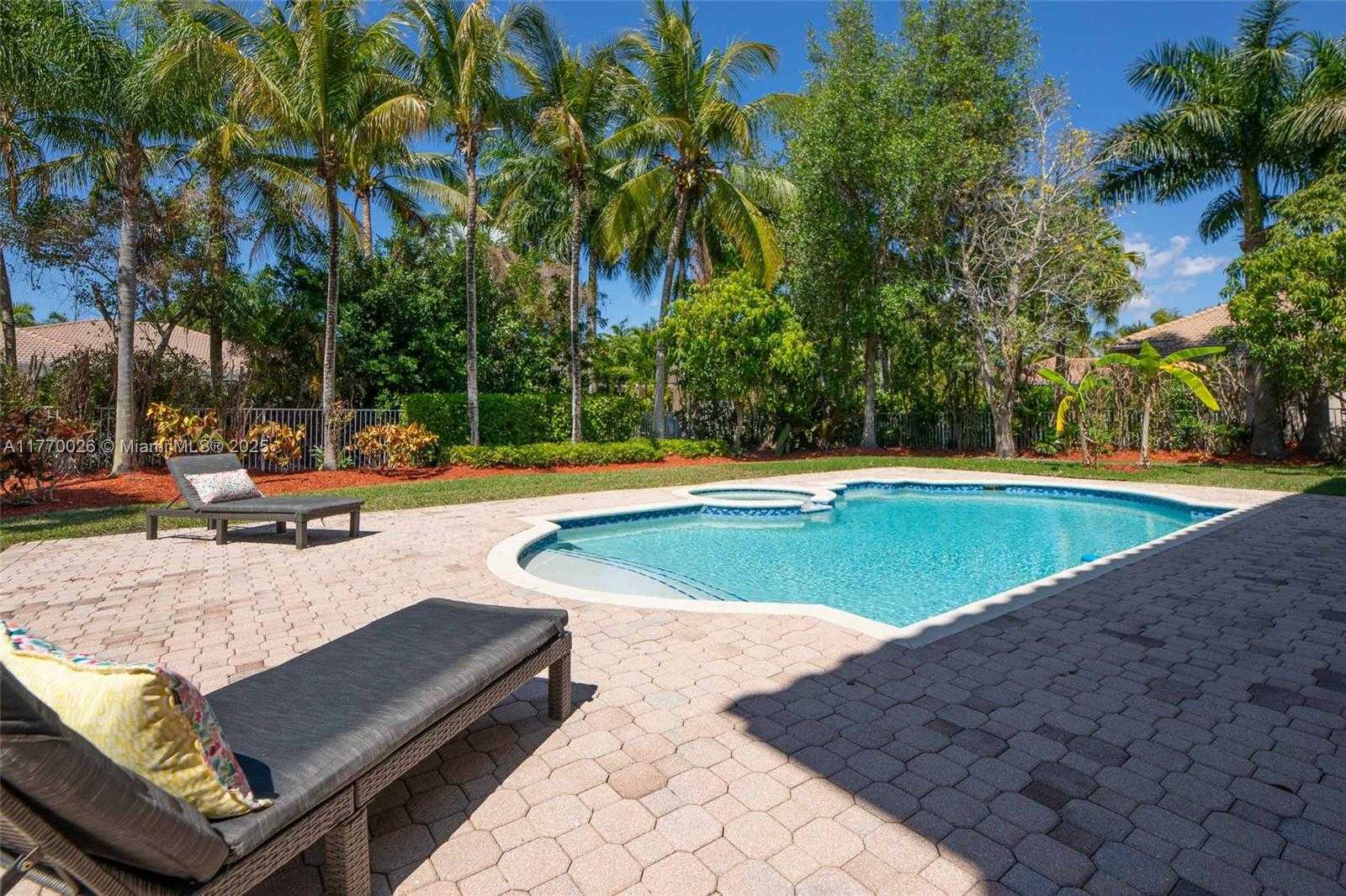 Small Image of 1427 VICTORIA ISLE DR, Weston Number 44