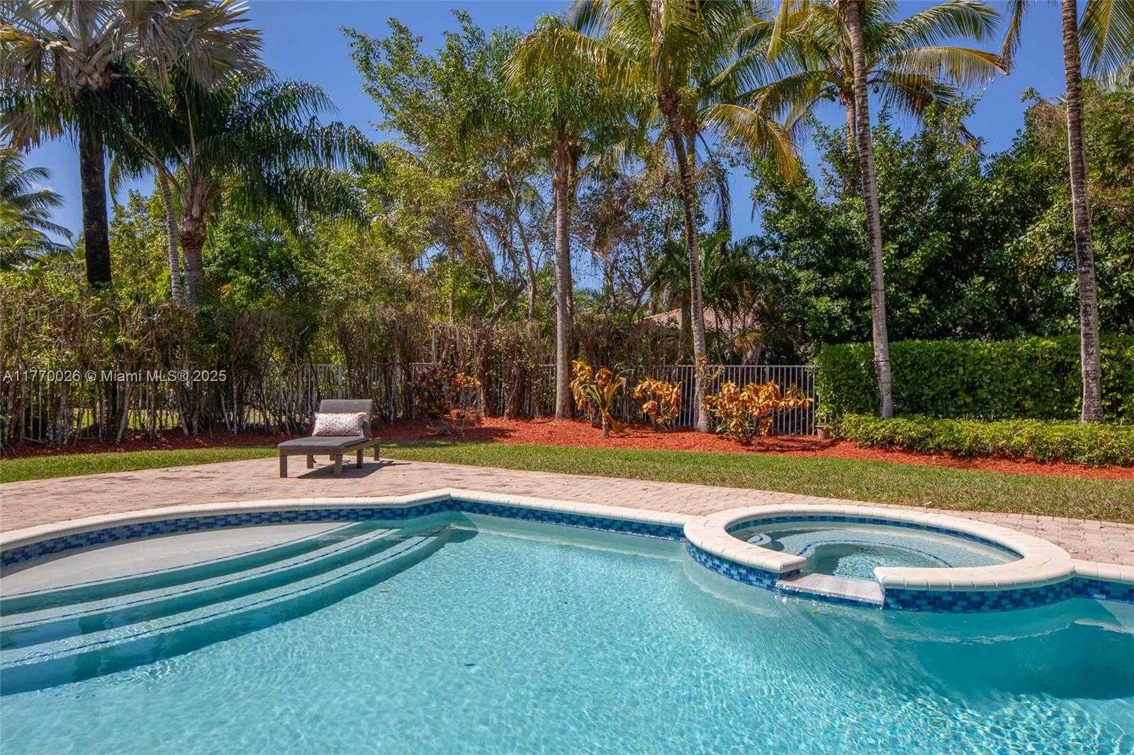 Small Image of 1427 VICTORIA ISLE DR, Weston Number 49