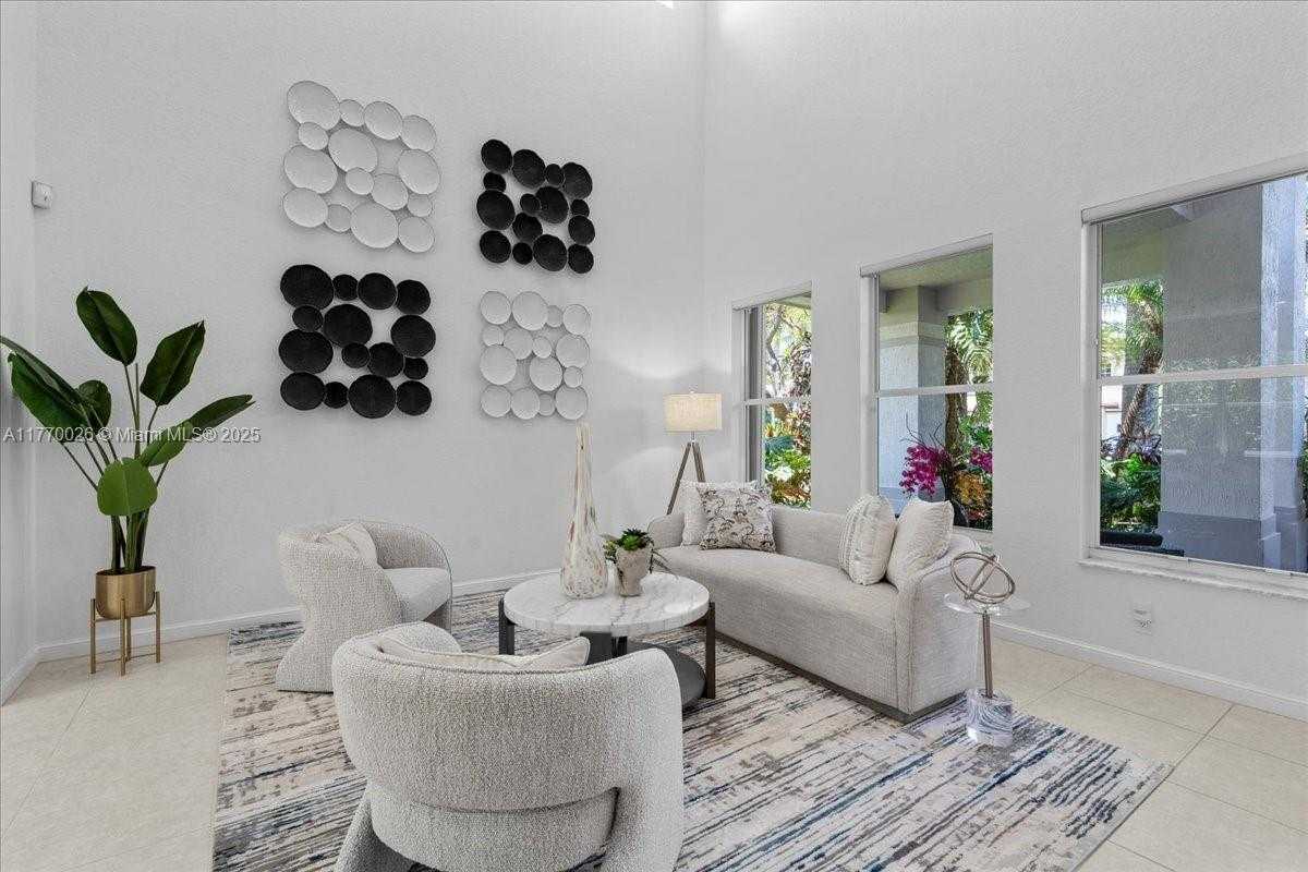 Small Image of 1427 VICTORIA ISLE DR, Weston Number 5