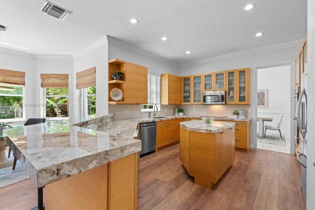 Small Image of 1427 VICTORIA ISLE DR, Weston Number 7