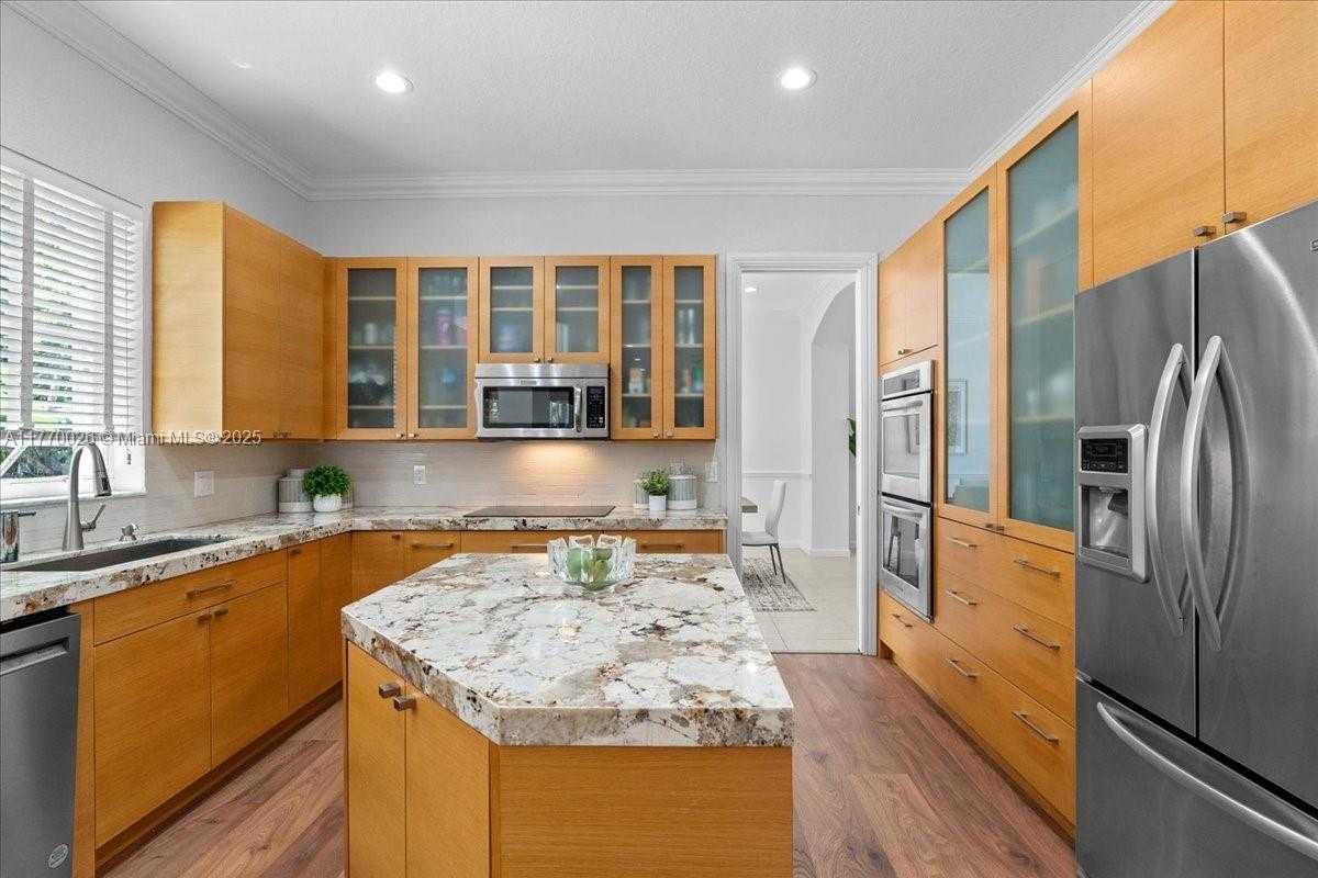Small Image of 1427 VICTORIA ISLE DR, Weston Number 8