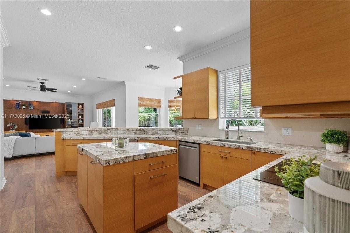 Small Image of 1427 VICTORIA ISLE DR, Weston Number 9