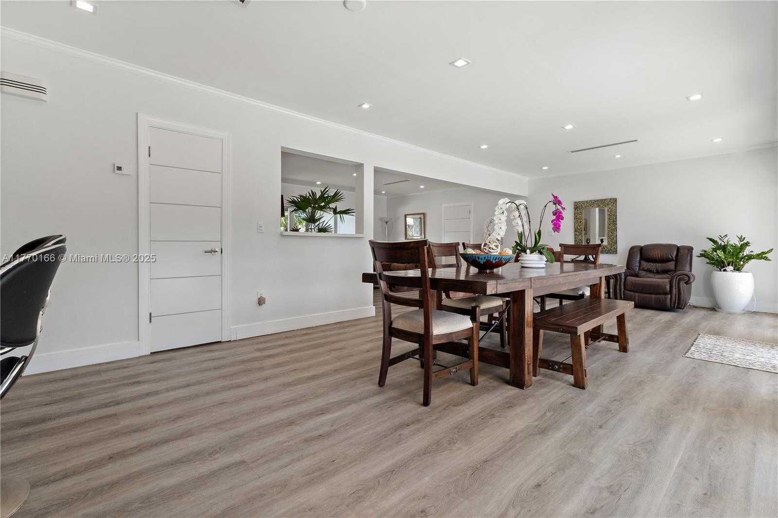 Small Image of 1240 NORTH EAST 100TH ST, Miami Shores Number 11