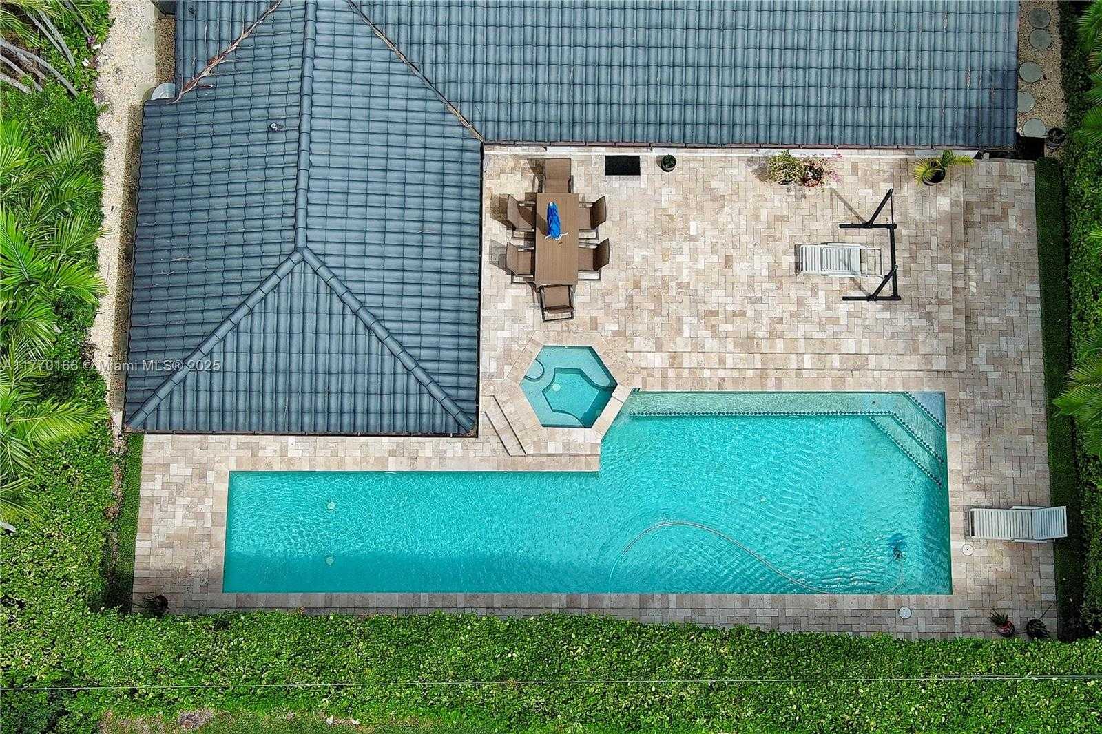 Small Image of 1240 NORTH EAST 100TH ST, Miami Shores Number 3