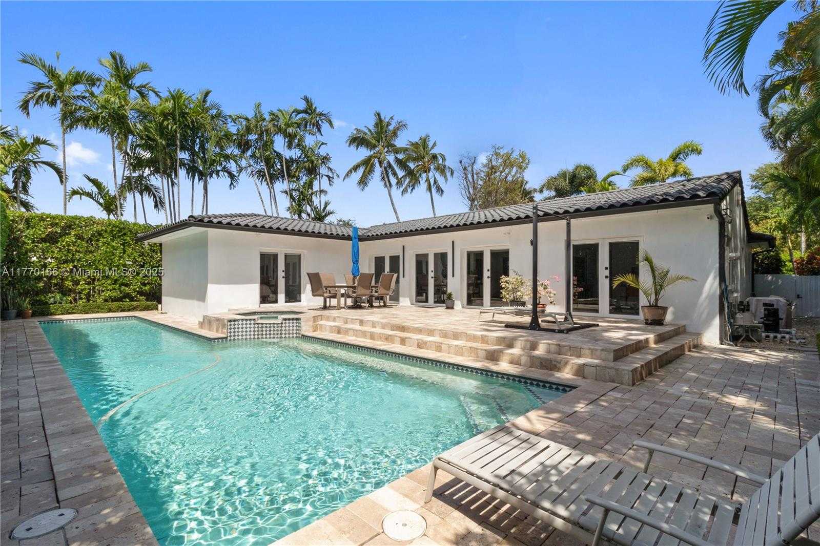 Small Image of 1240 NORTH EAST 100TH ST, Miami Shores Number 4