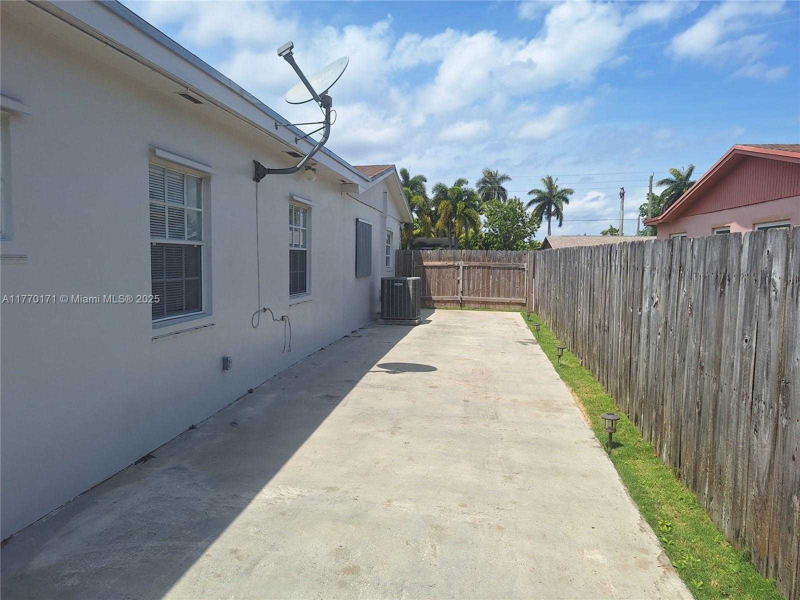 Small Image of 9384 SOUTH WEST 184TH TER, Cutler Bay Number 18