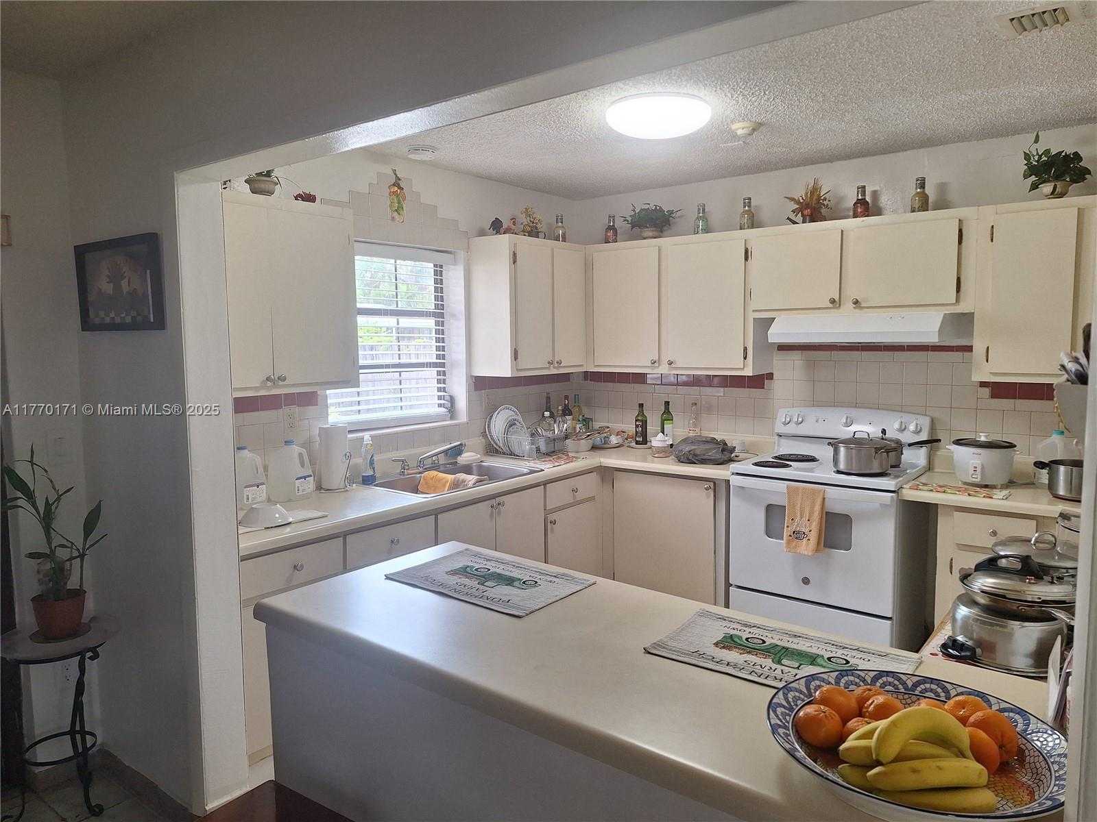 Small Image of 9384 SOUTH WEST 184TH TER, Cutler Bay Number 4