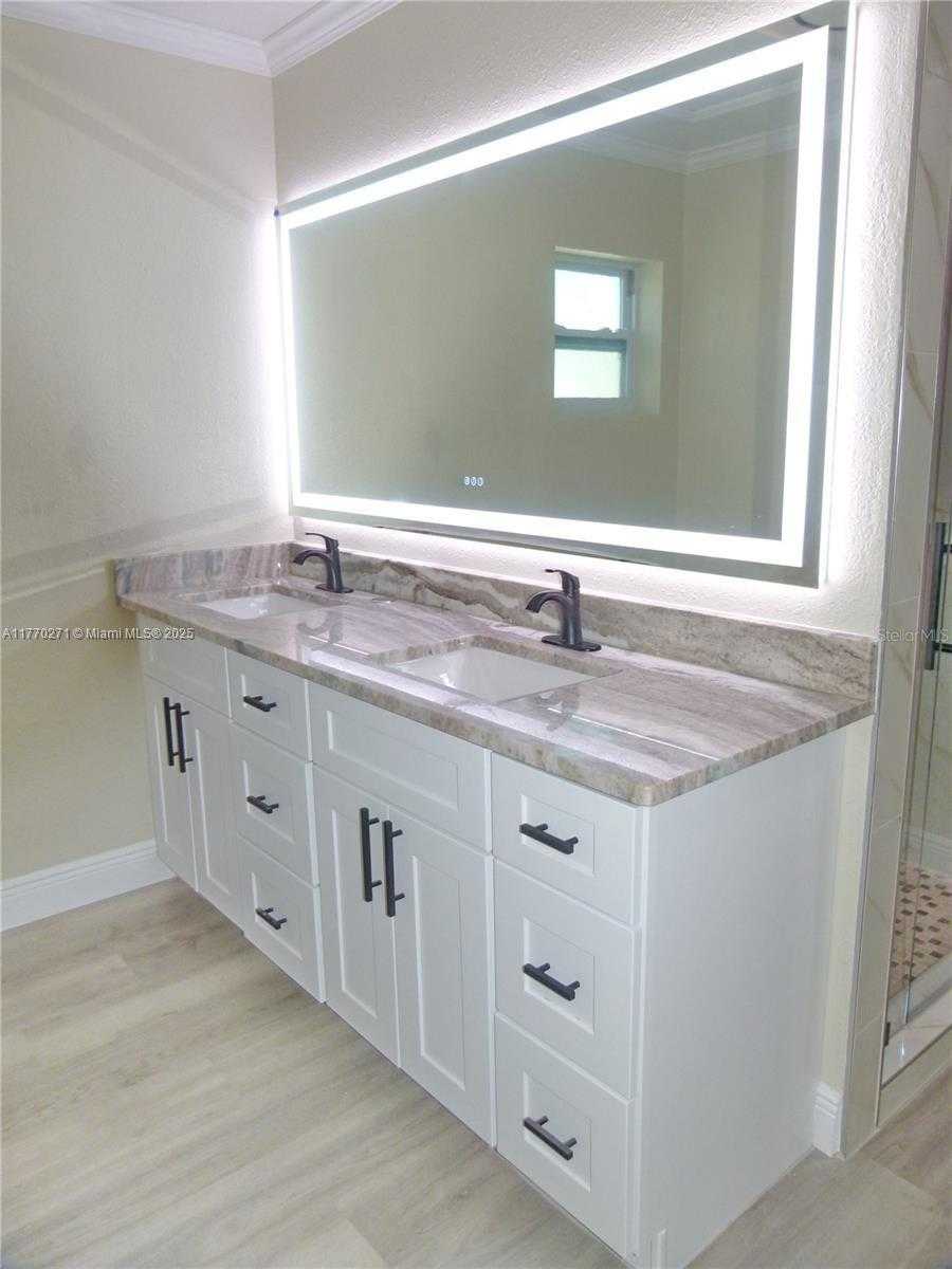 Small Image of 2203 SOUTH EAST 8TH AVENUE, Okeechobee Number 17