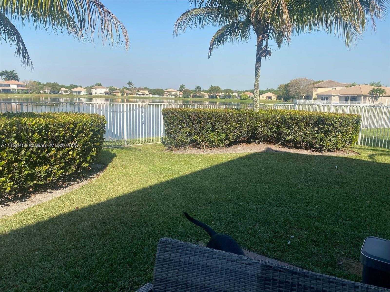 Small Image of 4322 LAUREL PL, Weston Number 3