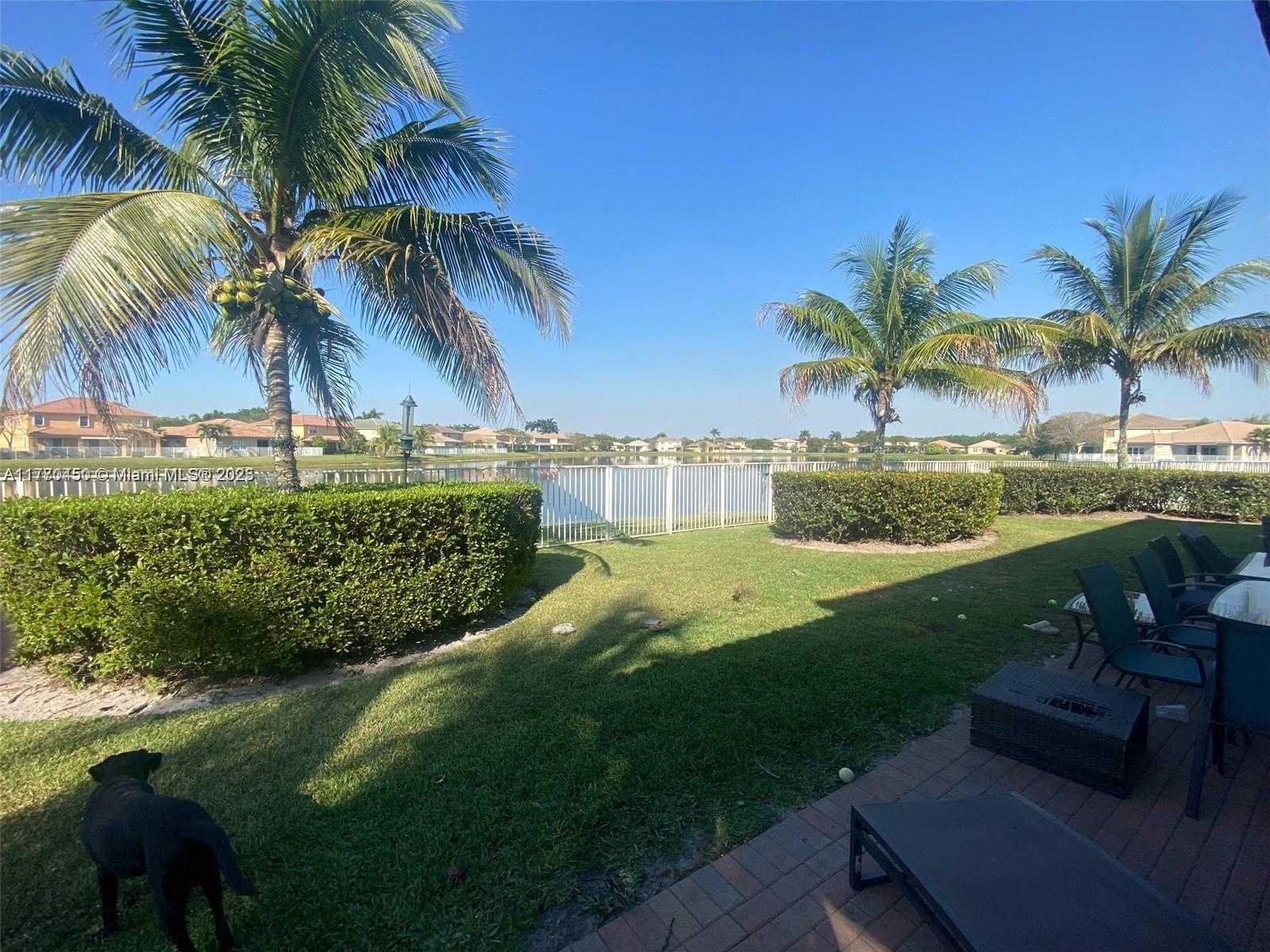 Small Image of 4322 LAUREL PL, Weston Number 4