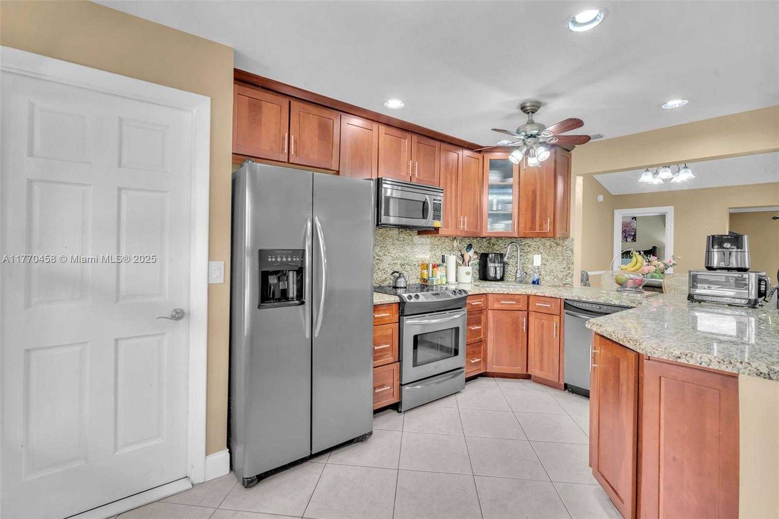 Small Image of 2343 SOUTH WEST 15TH PL, Deerfield Beach Number 11