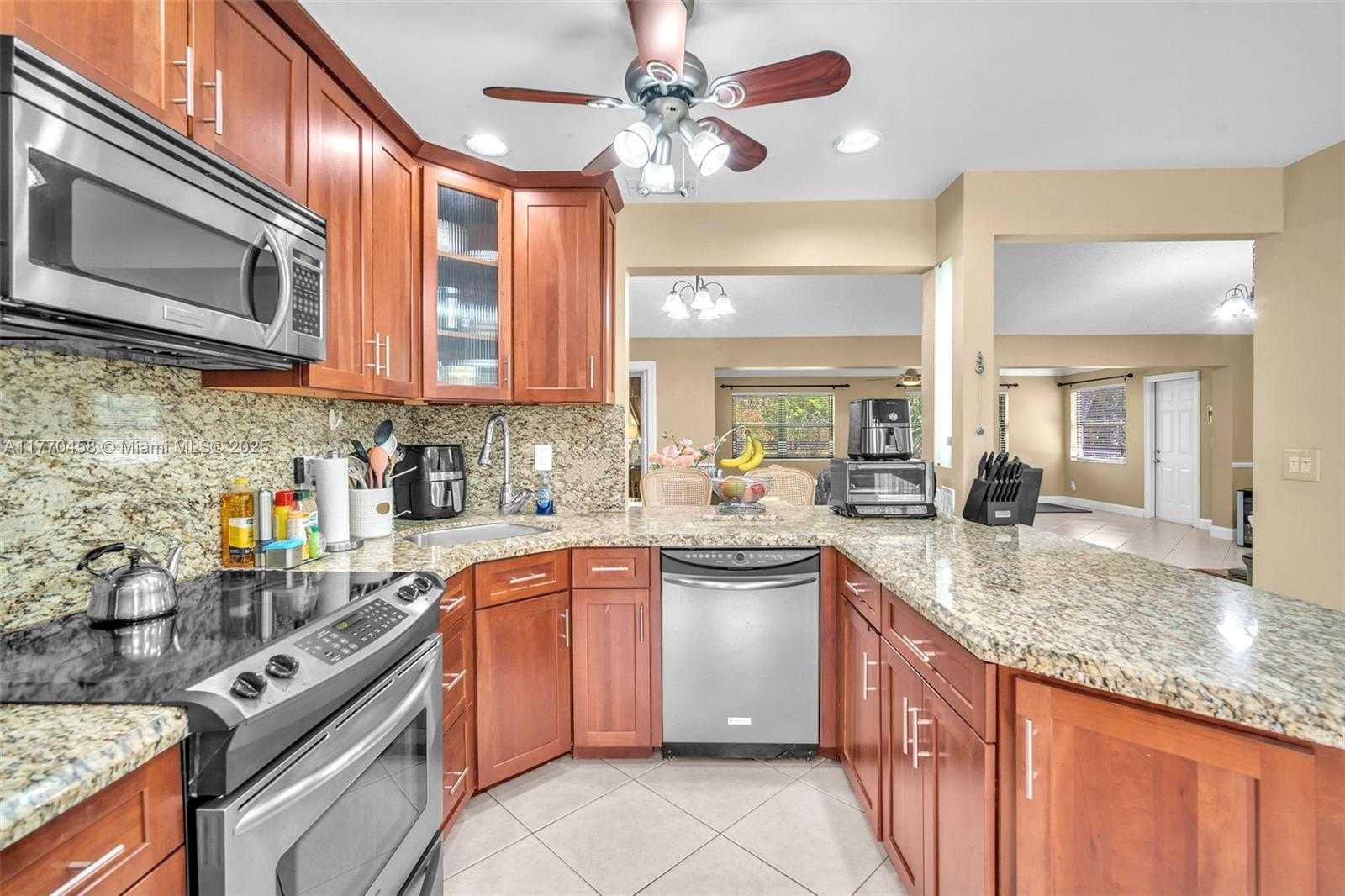 Small Image of 2343 SOUTH WEST 15TH PL, Deerfield Beach Number 12