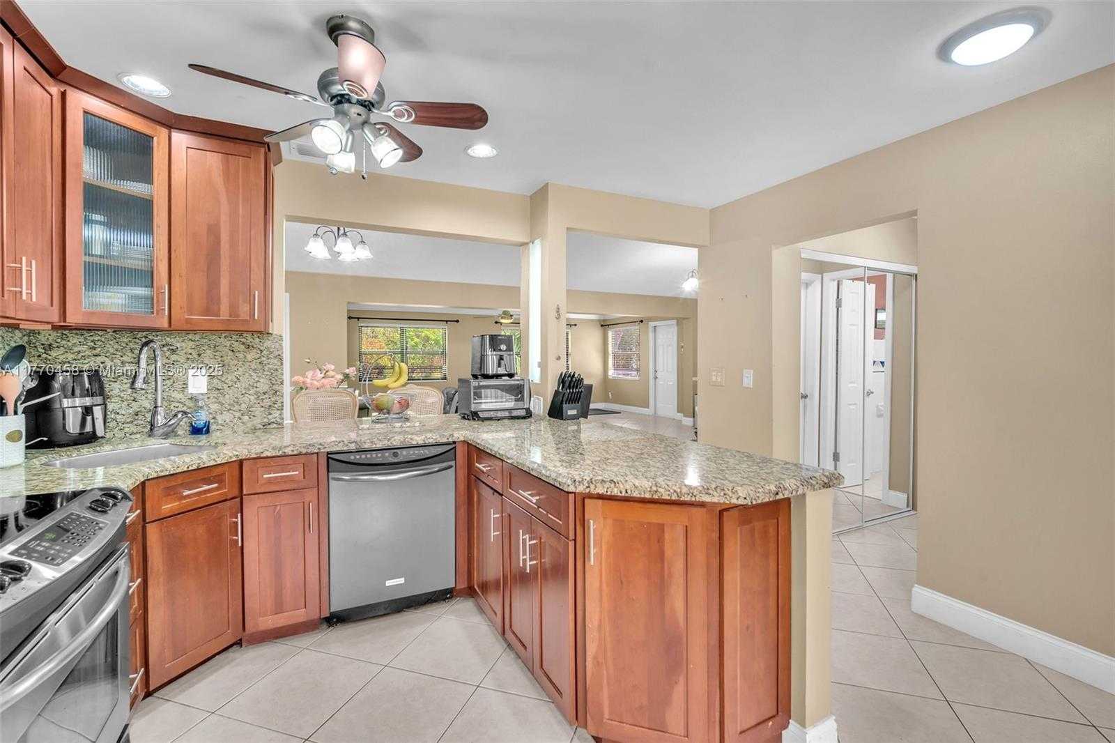 Small Image of 2343 SOUTH WEST 15TH PL, Deerfield Beach Number 13