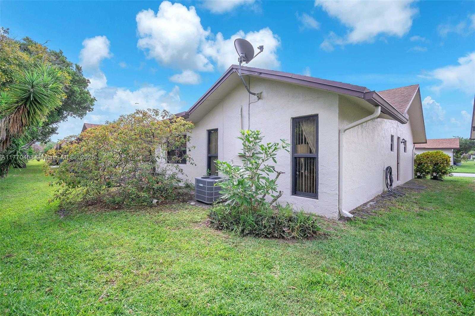 Small Image of 2343 SOUTH WEST 15TH PL, Deerfield Beach Number 28