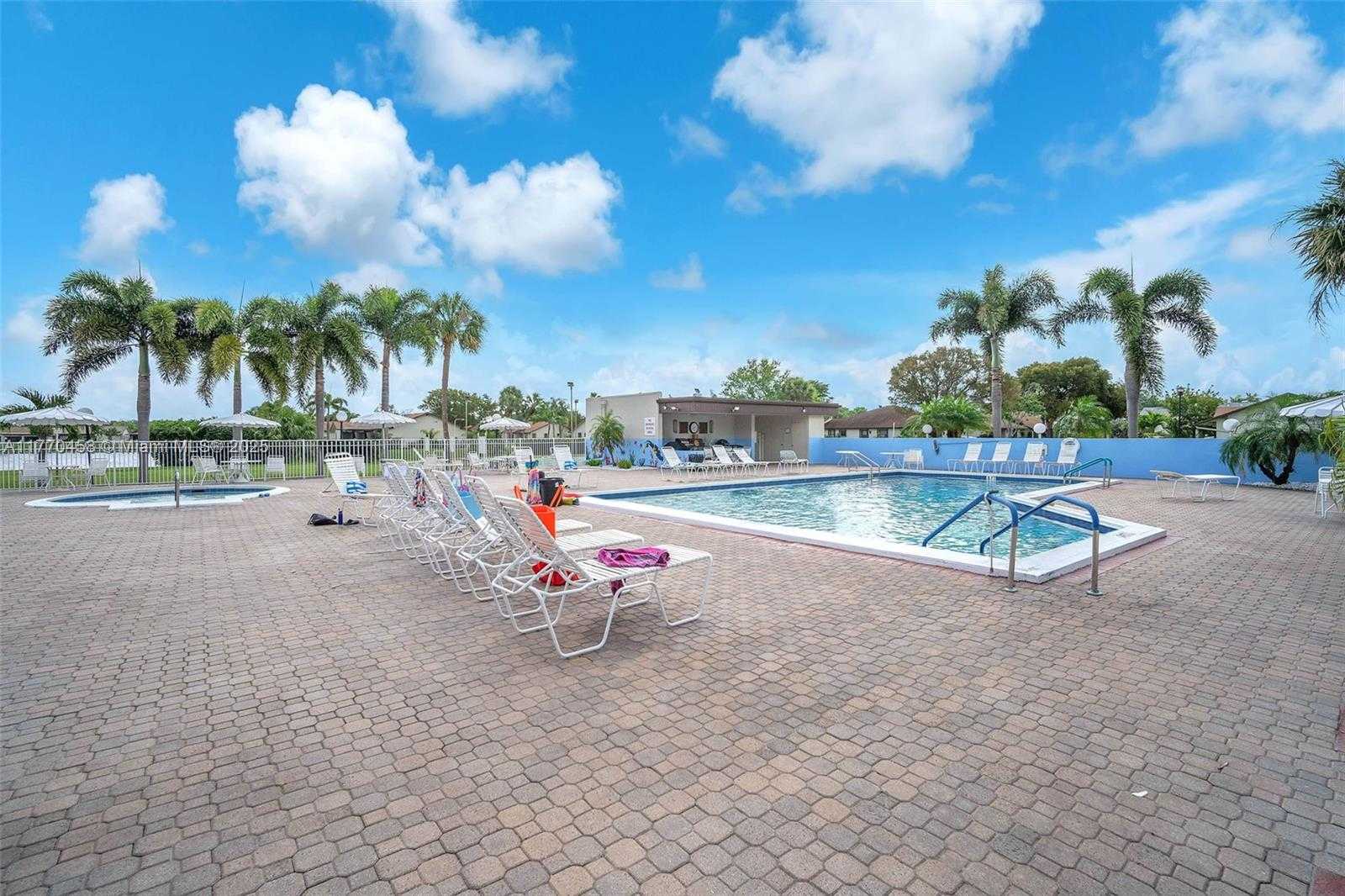 Small Image of 2343 SOUTH WEST 15TH PL, Deerfield Beach Number 30