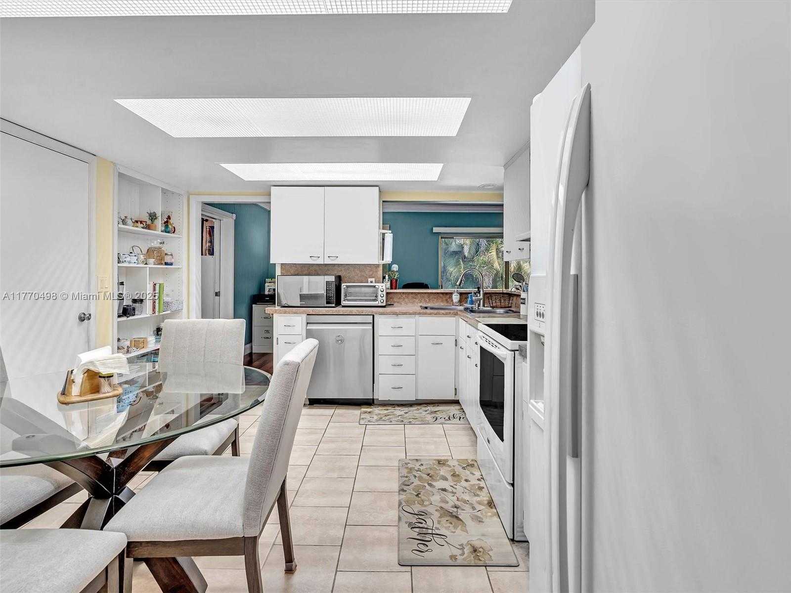Small Image of 5404 BAYBERRY LN, Tamarac Number 11
