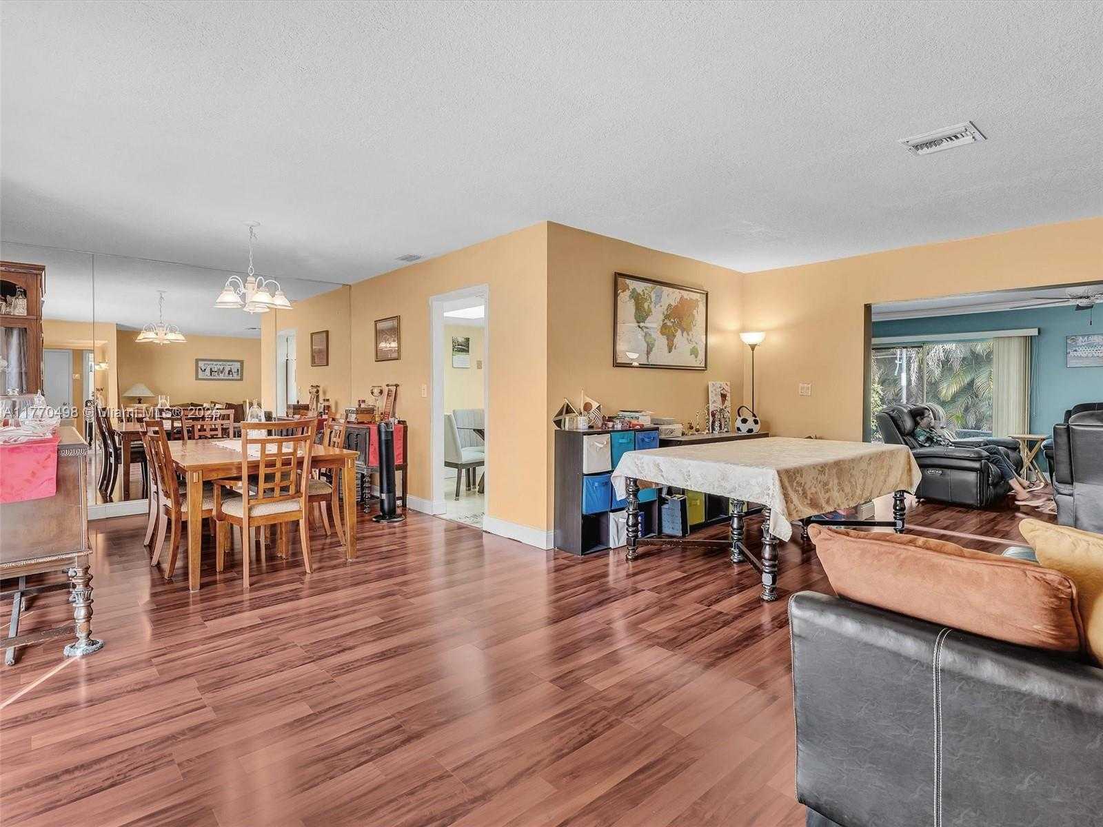 Small Image of 5404 BAYBERRY LN, Tamarac Number 13