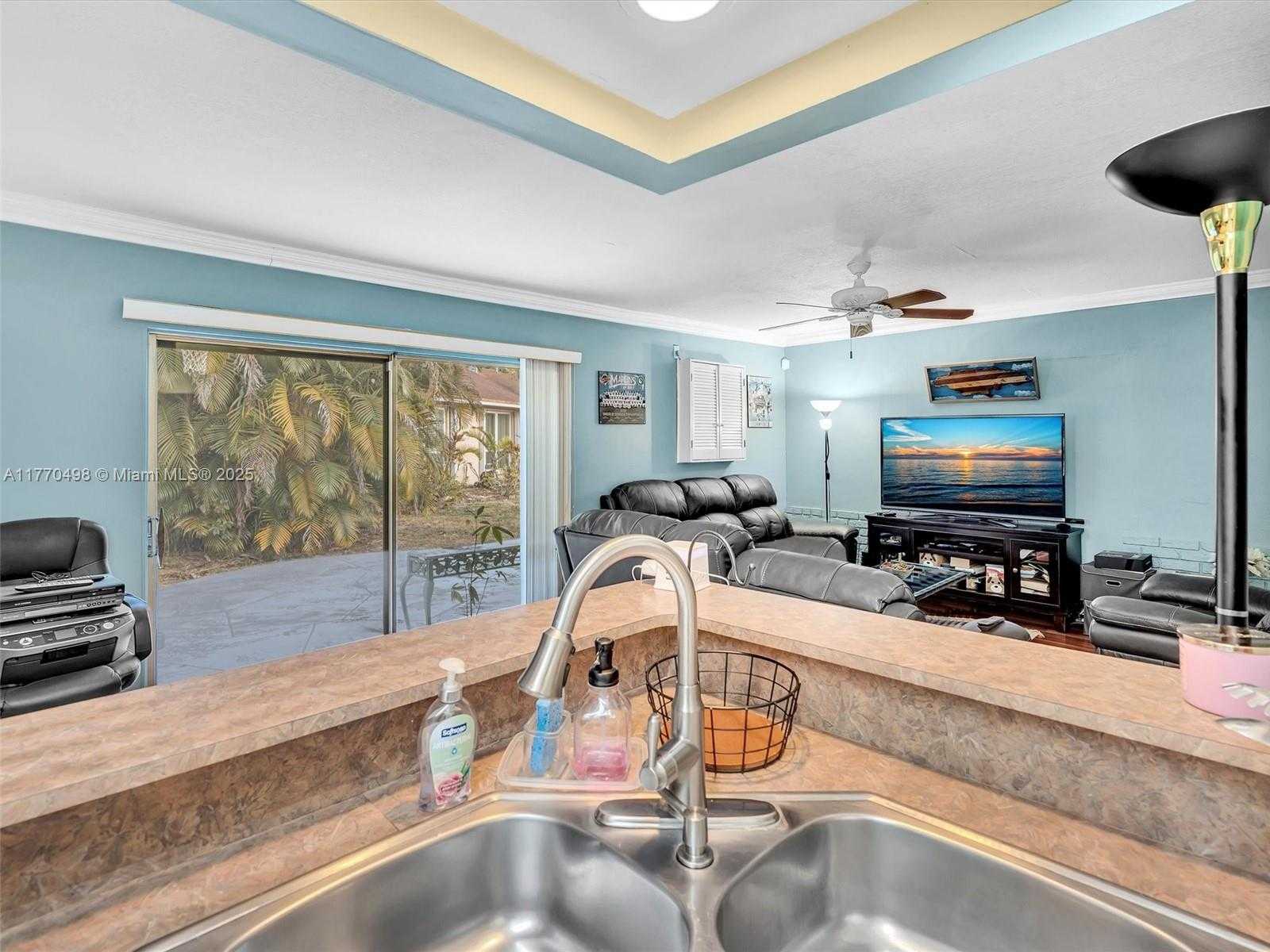 Small Image of 5404 BAYBERRY LN, Tamarac Number 15