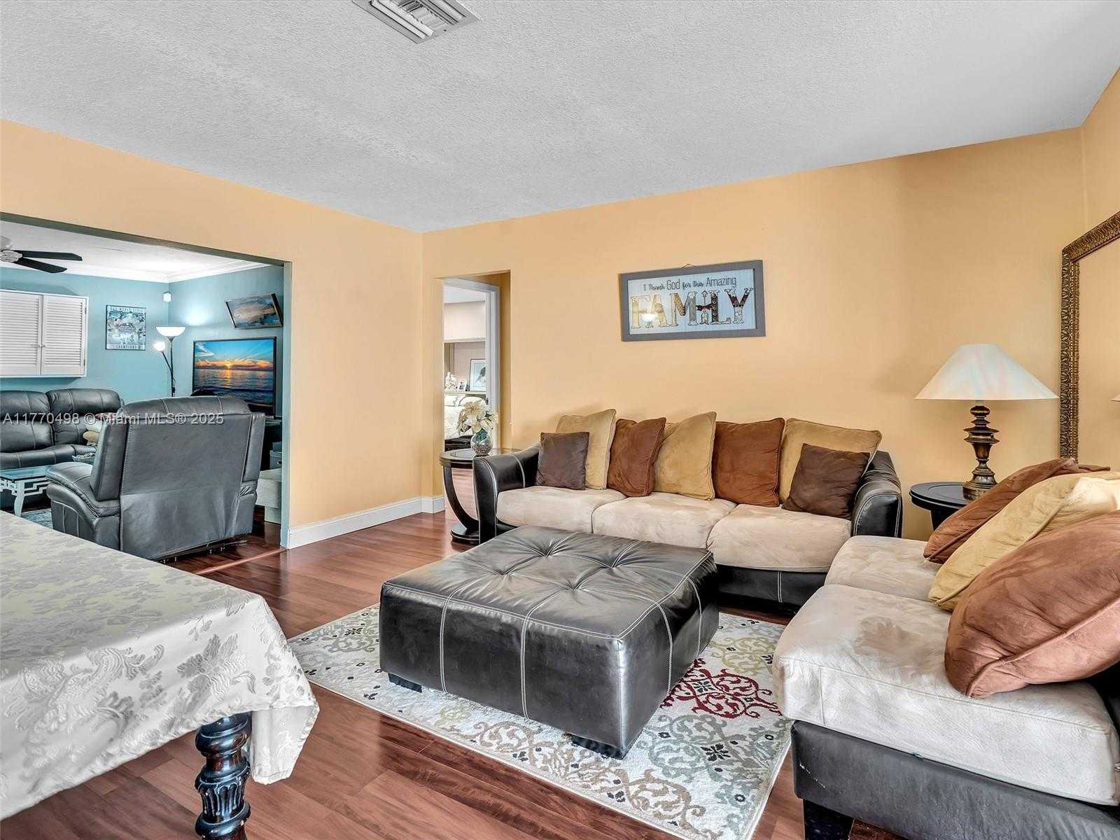 Small Image of 5404 BAYBERRY LN, Tamarac Number 17