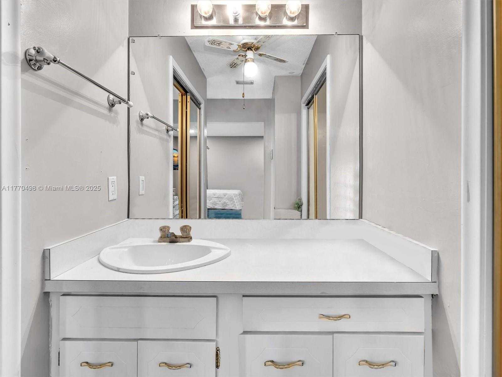 Small Image of 5404 BAYBERRY LN, Tamarac Number 21