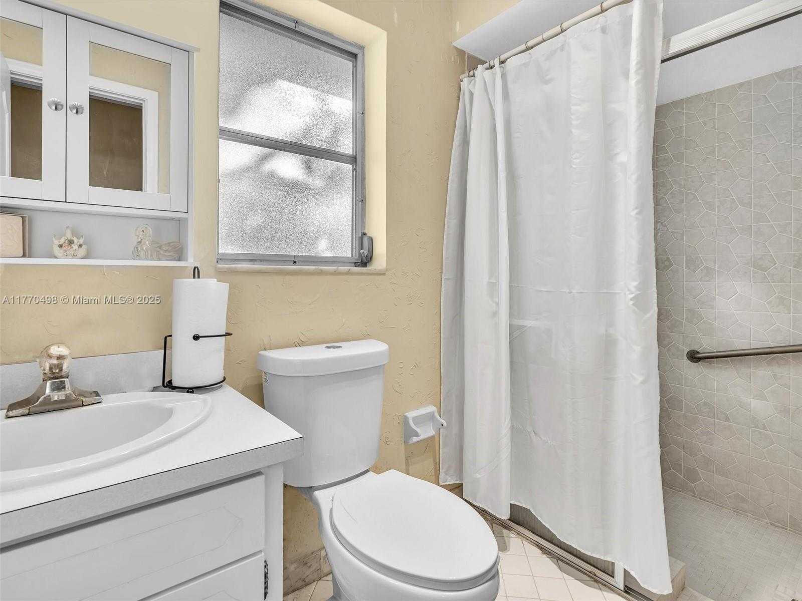 Small Image of 5404 BAYBERRY LN, Tamarac Number 23