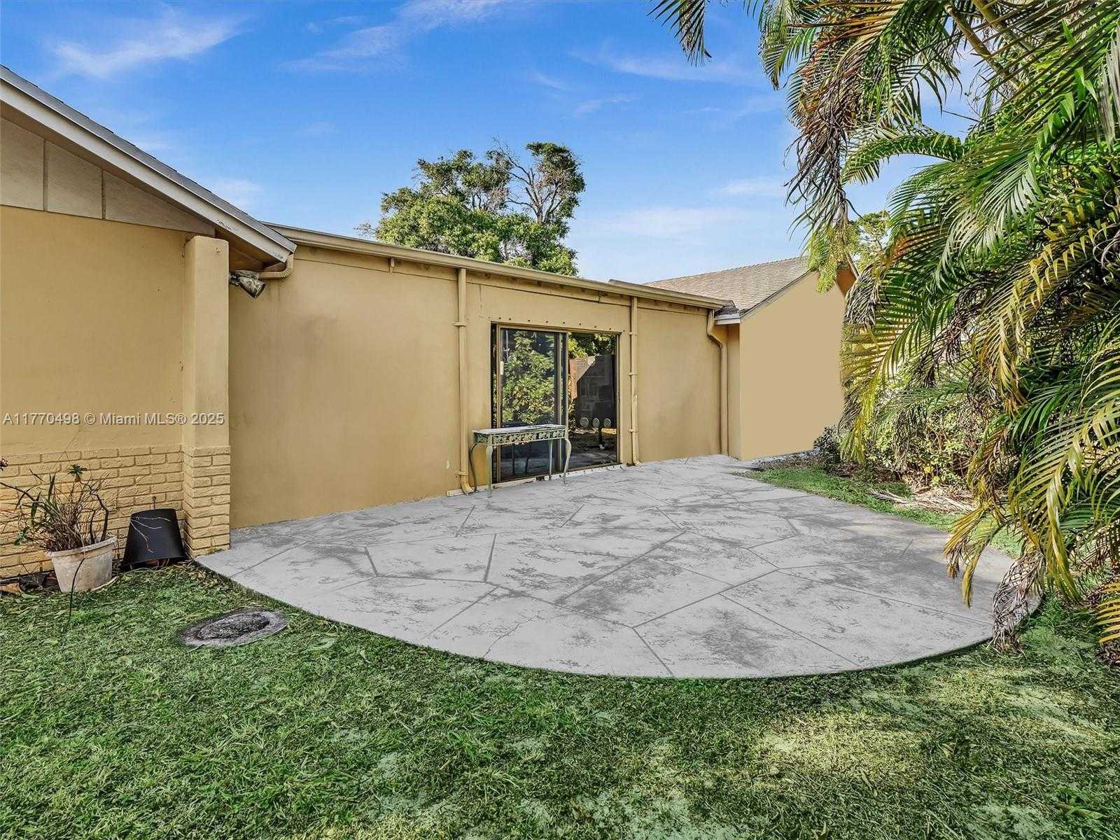 Small Image of 5404 BAYBERRY LN, Tamarac Number 33