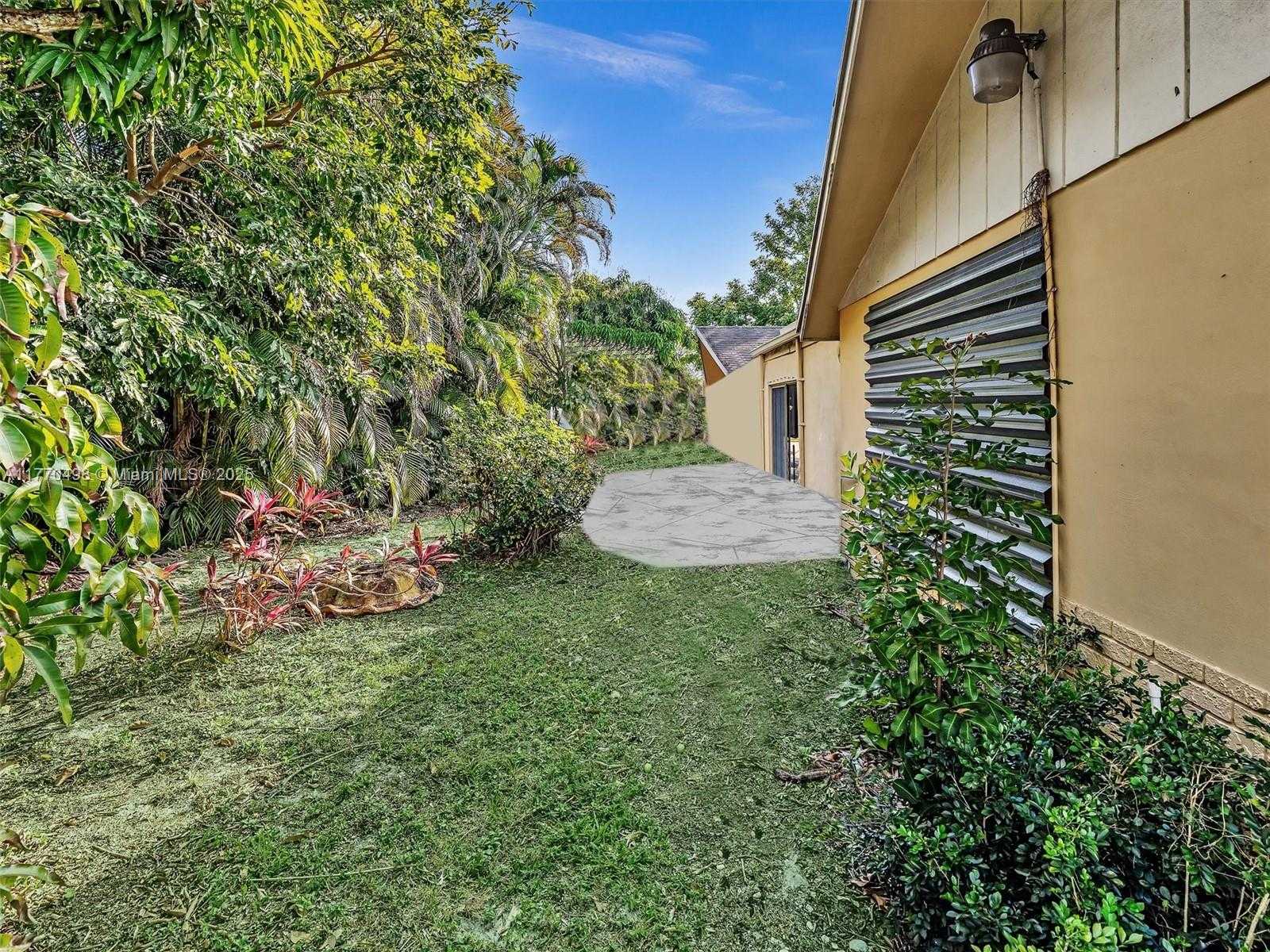 Small Image of 5404 BAYBERRY LN, Tamarac Number 36
