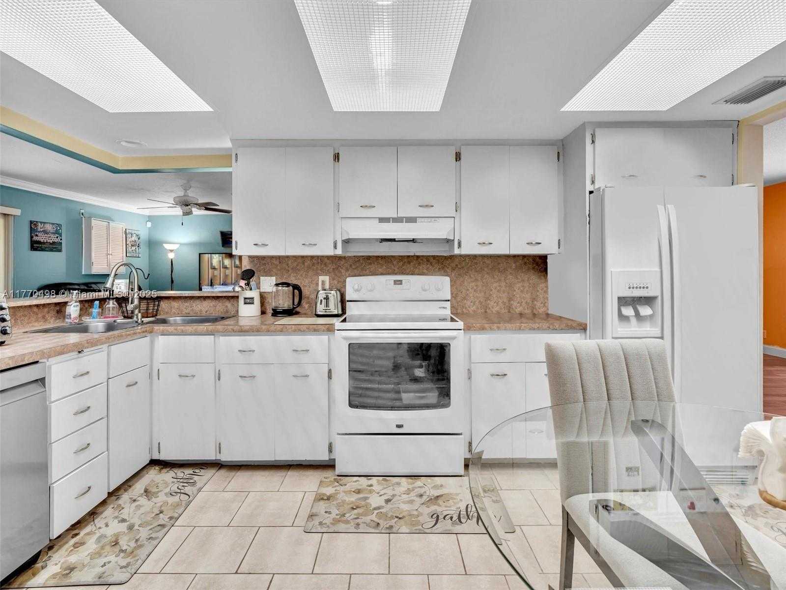 Small Image of 5404 BAYBERRY LN, Tamarac Number 8