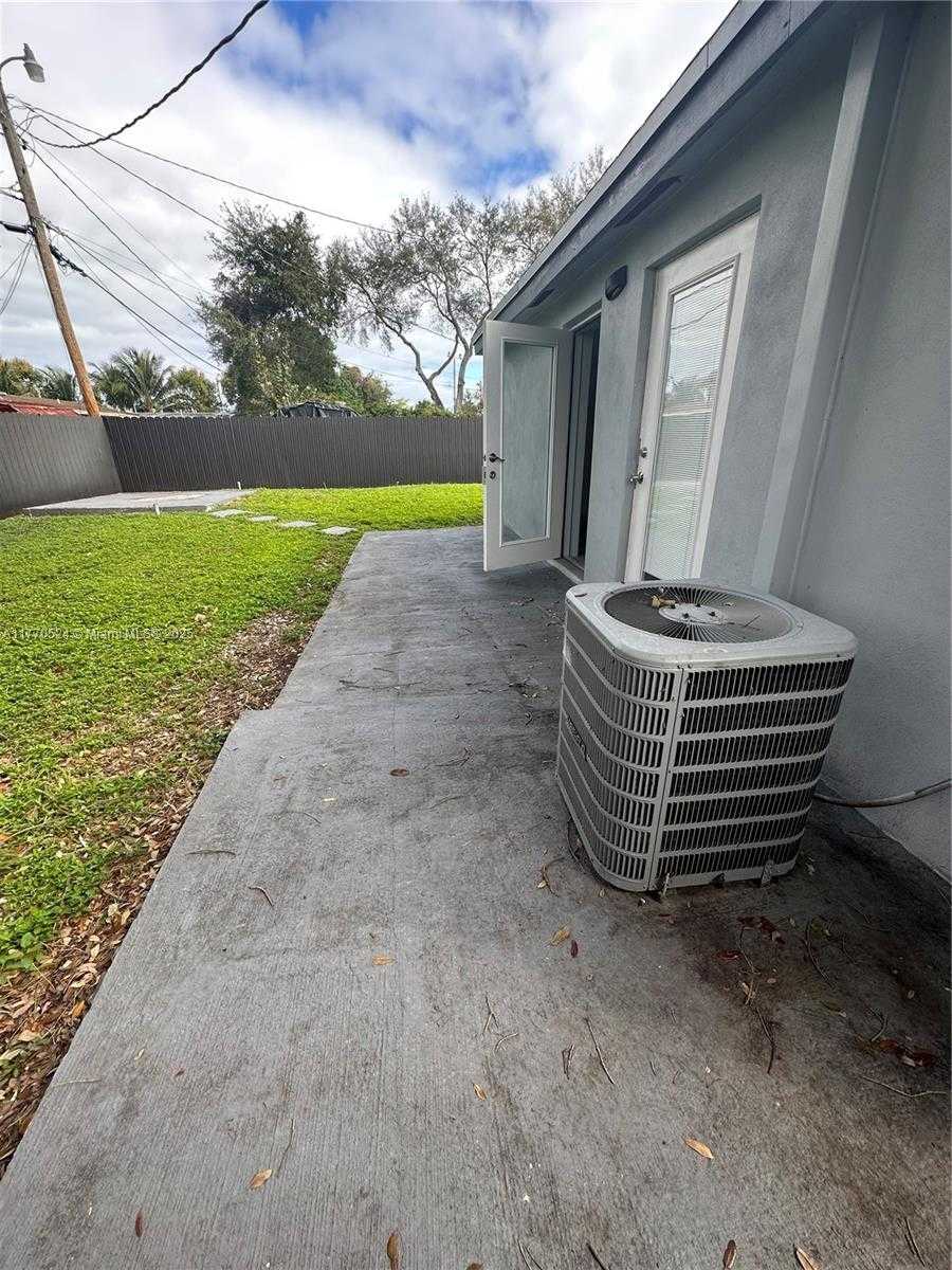 Small Image of 1431 NORTH EAST 152ND TER, North Miami Beach Number 10