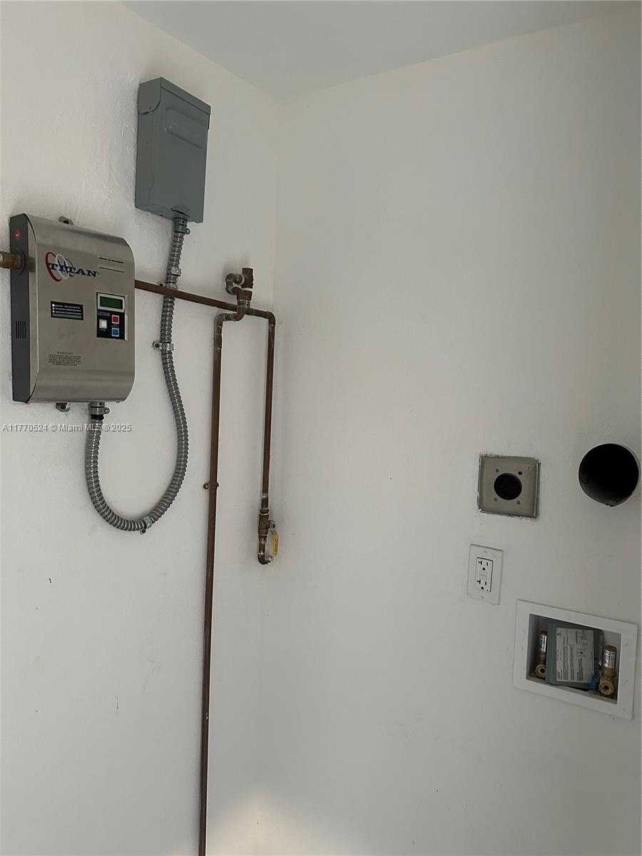 Small Image of 1431 NORTH EAST 152ND TER, North Miami Beach Number 11
