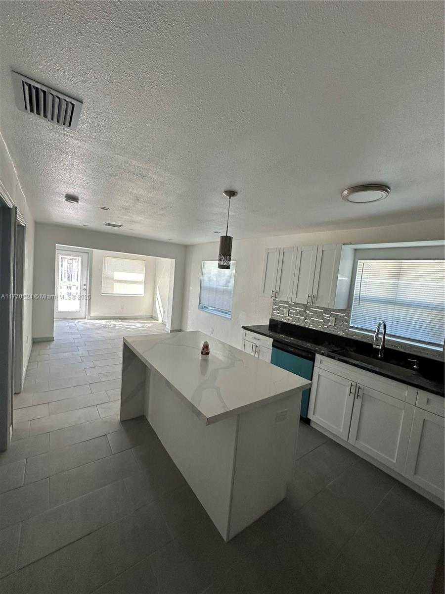 Small Image of 1431 NORTH EAST 152ND TER, North Miami Beach Number 2